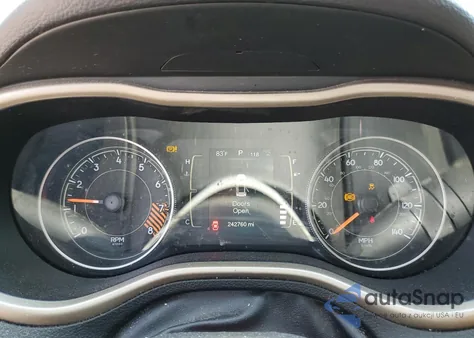 2015 Jeep Cherokee Latitude z USA, uszkodzony, nr VIN 1C4PJMCS5FW764349